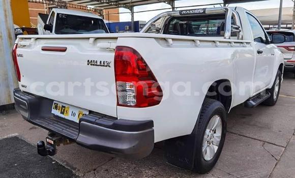 Nunua Ilio tumika Toyota Hilux White Gari ndani ya Bhunya nchini Manzini Nunua Ilio tumika Toyota Hilux White Gari ndani ya Bhunya nchini Manzini
