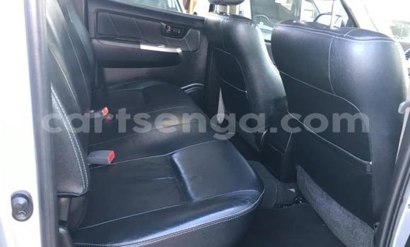 Nunua Ilio tumika Toyota Hilux Silver Gari ndani ya Bhunya nchini Manzini Nunua Ilio tumika Toyota Hilux Silver Gari ndani ya Bhunya nchini Manzini