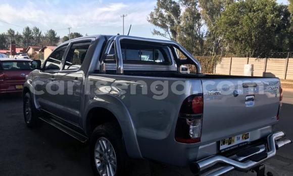 Nunua Ilio tumika Toyota Hilux Silver Gari ndani ya Bhunya nchini Manzini Nunua Ilio tumika Toyota Hilux Silver Gari ndani ya Bhunya nchini Manzini