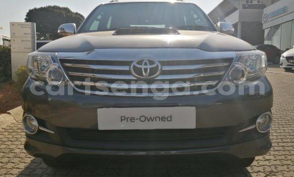 Nunua Ilio tumika Toyota Fortuner Silver Gari ndani ya Bhunya nchini Manzini Nunua Ilio tumika Toyota Fortuner Silver Gari ndani ya Bhunya nchini Manzini
