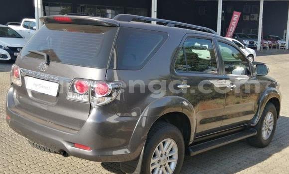 Nunua Ilio tumika Toyota Fortuner Silver Gari ndani ya Bhunya nchini Manzini Nunua Ilio tumika Toyota Fortuner Silver Gari ndani ya Bhunya nchini Manzini