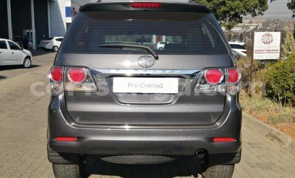 Nunua Ilio tumika Toyota Fortuner Silver Gari ndani ya Bhunya nchini Manzini Nunua Ilio tumika Toyota Fortuner Silver Gari ndani ya Bhunya nchini Manzini