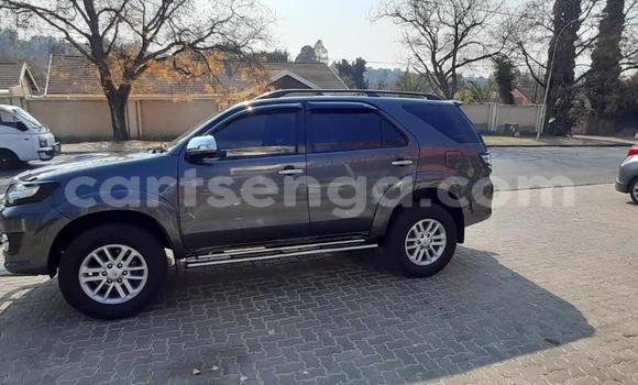 Nunua Ilio tumika Toyota Fortuner Silver Gari ndani ya Bhunya nchini Manzini Nunua Ilio tumika Toyota Fortuner Silver Gari ndani ya Bhunya nchini Manzini