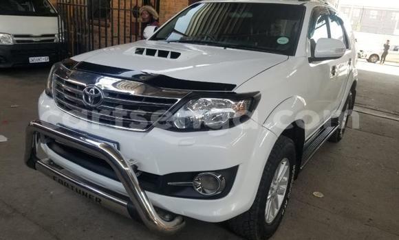Nunua Ilio tumika Toyota Fortuner White Gari ndani ya Bhunya nchini Manzini Nunua Ilio tumika Toyota Fortuner White Gari ndani ya Bhunya nchini Manzini