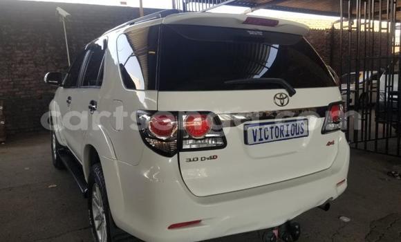 Nunua Ilio tumika Toyota Fortuner White Gari ndani ya Bhunya nchini Manzini Nunua Ilio tumika Toyota Fortuner White Gari ndani ya Bhunya nchini Manzini