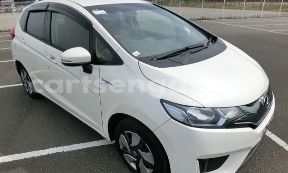 Nunua Ilio tumika Honda FIT White Gari ndani ya Big Bend nchini Wilaya ya Lubombo Nunua Ilio tumika Honda FIT White Gari ndani ya Big Bend nchini Wilaya ya Lubombo