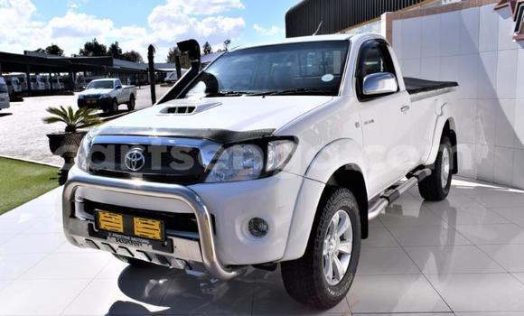 Nunua Ilio tumika Toyota Hilux White Gari ndani ya Big Bend nchini Wilaya ya Lubombo