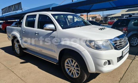 Nunua Ilio tumika Toyota Hilux White Gari ndani ya Big Bend nchini Wilaya ya Lubombo