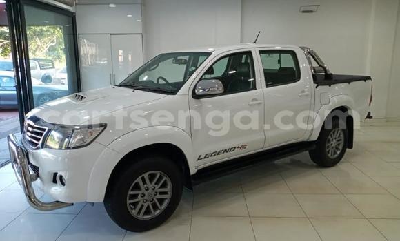 Nunua Ilio tumika Toyota Hilux White Gari ndani ya Ezulwini nchini Hhohho Nunua Ilio tumika Toyota Hilux White Gari ndani ya Ezulwini nchini Hhohho