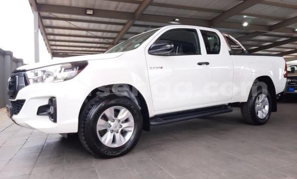 Buy Used Toyota Hilux White Car in Ezulwini in Hhohho
