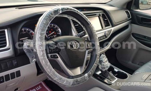 Buy Import Toyota Highlander Other Car in Import - Dubai in Hhohho Buy Import Toyota Highlander Other Car in Import - Dubai in Hhohho