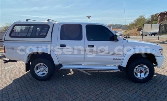 Nunua Ilio tumika Toyota Hilux White Gari ndani ya Big Bend nchini Lubombo Nunua Ilio tumika Toyota Hilux White Gari ndani ya Big Bend nchini Lubombo