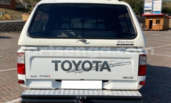 Nunua Ilio tumika Toyota Hilux White Gari ndani ya Big Bend nchini Lubombo Nunua Ilio tumika Toyota Hilux White Gari ndani ya Big Bend nchini Lubombo