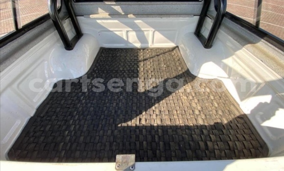 Nunua Ilio tumika Toyota Hilux White Gari ndani ya Big Bend nchini Lubombo Nunua Ilio tumika Toyota Hilux White Gari ndani ya Big Bend nchini Lubombo