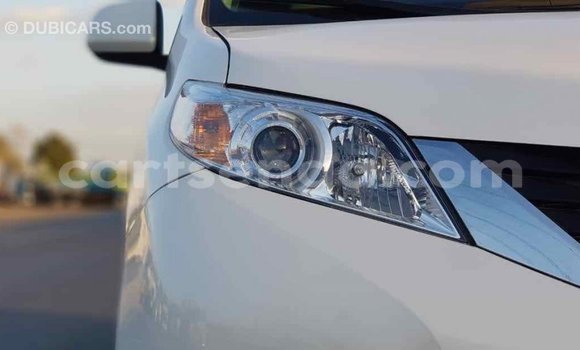 Buy Import Toyota Sienna White Car in Import - Dubai in Hhohho Buy Import Toyota Sienna White Car in Import - Dubai in Hhohho