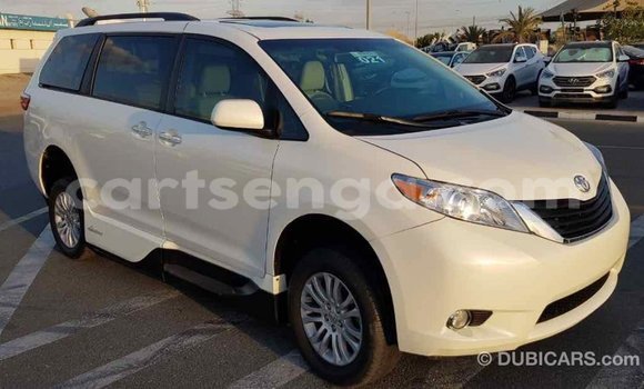 Buy Import Toyota Sienna White Car in Import - Dubai in Hhohho Buy Import Toyota Sienna White Car in Import - Dubai in Hhohho