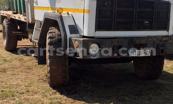 Buy Used Volvo F4 White Truck in Mbabane in Manzini Buy Used Volvo F4 White Truck in Mbabane in Manzini
