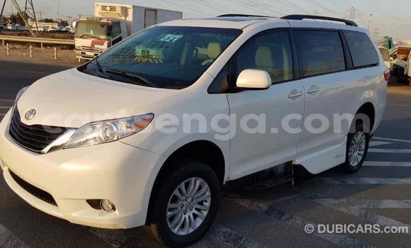 Buy Import Toyota Sienna White Car in Import - Dubai in Hhohho Buy Import Toyota Sienna White Car in Import - Dubai in Hhohho