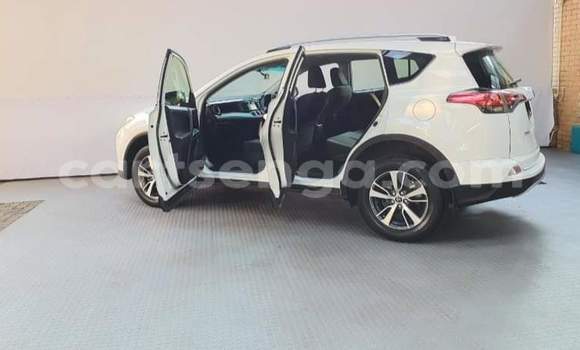 Acheter Occasion Voiture Toyota RAV4 Blanc à Hluti, Shiselweni District Acheter Occasion Voiture Toyota RAV4 Blanc à Hluti, Shiselweni District