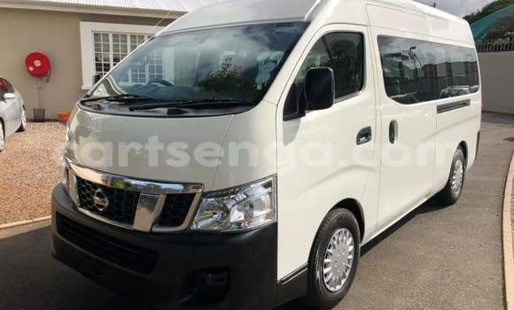 Nunua Ilio tumika Nissan NV350 Caravan White Gari ndani ya Kwaluseni nchini Manzini