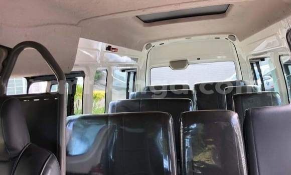 Buy Used Nissan NV350 Caravan White Car in Kwaluseni in Manzini Buy Used Nissan NV350 Caravan White Car in Kwaluseni in Manzini
