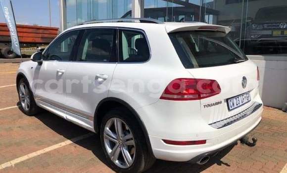 Buy Used Volkswagen Touareg White Car in Mbabane in Manzini Buy Used Volkswagen Touareg White Car in Mbabane in Manzini