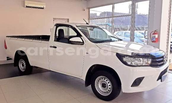 Nunua Ilio tumika Toyota Hilux White Gari ndani ya Ezulwini nchini Hhohho Nunua Ilio tumika Toyota Hilux White Gari ndani ya Ezulwini nchini Hhohho