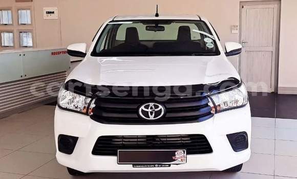 Nunua Ilio tumika Toyota Hilux White Gari ndani ya Ezulwini nchini Hhohho Nunua Ilio tumika Toyota Hilux White Gari ndani ya Ezulwini nchini Hhohho