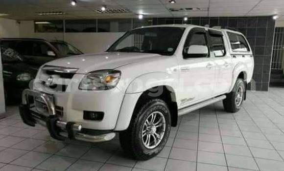Nunua Ilio tumika Mazda BT-50 White Gari ndani ya Ezulwini nchini Hhohho Nunua Ilio tumika Mazda BT-50 White Gari ndani ya Ezulwini nchini Hhohho