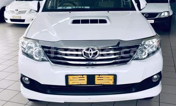 Nunua Ilio tumika Toyota Fortuner White Gari ndani ya Big Bend nchini Wilaya ya Lubombo