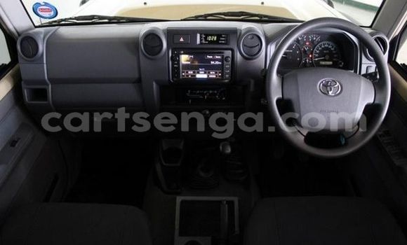Nunua Ilio tumika Toyota Land Cruiser Brown Gari ndani ya Ezulwini nchini Hhohho Nunua Ilio tumika Toyota Land Cruiser Brown Gari ndani ya Ezulwini nchini Hhohho