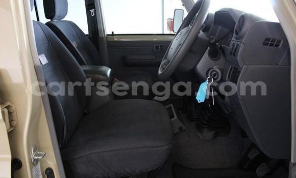 Nunua Ilio tumika Toyota Land Cruiser Brown Gari ndani ya Ezulwini nchini Hhohho Nunua Ilio tumika Toyota Land Cruiser Brown Gari ndani ya Ezulwini nchini Hhohho