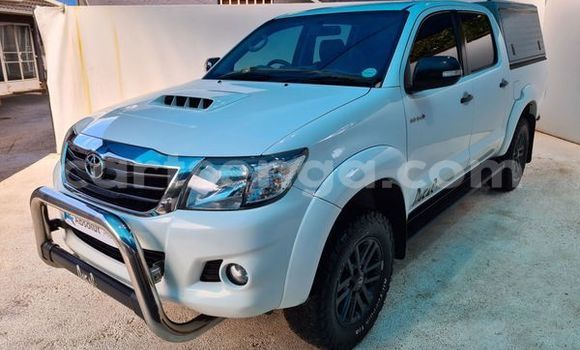 Buy Used Toyota Hilux White Car in Hluti in Shiselweni District Buy Used Toyota Hilux White Car in Hluti in Shiselweni District