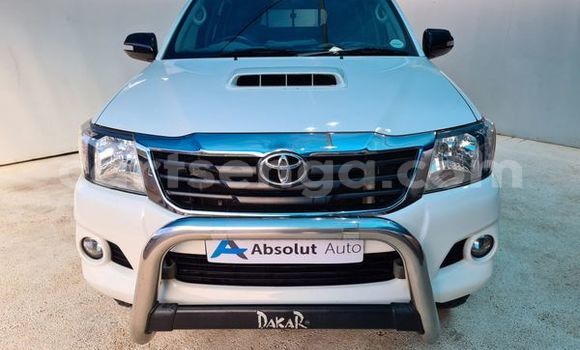 Nunua Ilio tumika Toyota Hilux White Gari ndani ya Hluti nchini Wilaya ya Shiselweni Nunua Ilio tumika Toyota Hilux White Gari ndani ya Hluti nchini Wilaya ya Shiselweni