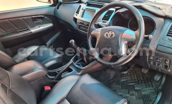 Nunua Ilio tumika Toyota Hilux White Gari ndani ya Hluti nchini Wilaya ya Shiselweni Nunua Ilio tumika Toyota Hilux White Gari ndani ya Hluti nchini Wilaya ya Shiselweni