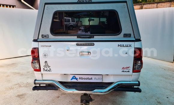 Nunua Ilio tumika Toyota Hilux White Gari ndani ya Hluti nchini Wilaya ya Shiselweni Nunua Ilio tumika Toyota Hilux White Gari ndani ya Hluti nchini Wilaya ya Shiselweni