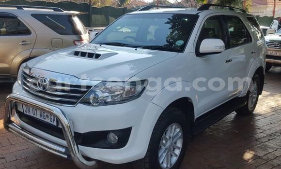 Buy Used Toyota Fortuner White Car in Bulembu in Hhohho Buy Used Toyota Fortuner White Car in Bulembu in Hhohho
