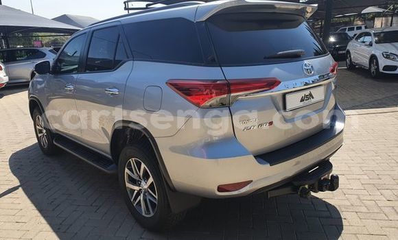 Nunua Ilio tumika Toyota Fortuner Silver Gari ndani ya Ezulwini nchini Hhohho Nunua Ilio tumika Toyota Fortuner Silver Gari ndani ya Ezulwini nchini Hhohho