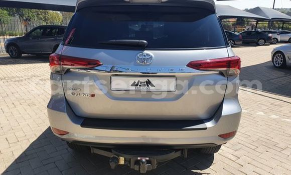 Nunua Ilio tumika Toyota Fortuner Silver Gari ndani ya Ezulwini nchini Hhohho Nunua Ilio tumika Toyota Fortuner Silver Gari ndani ya Ezulwini nchini Hhohho