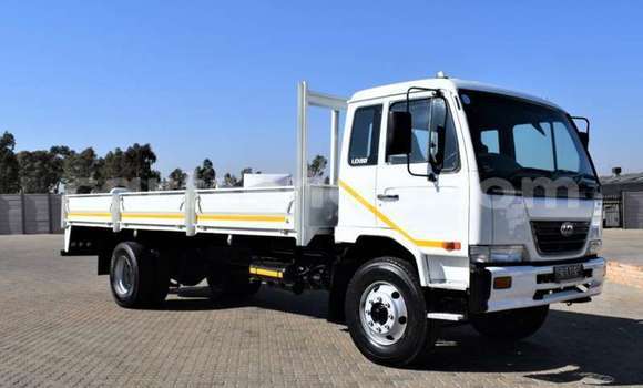 Acheter Occasion Utilitaire Nissan UD Blanc à Big Bend, Lubombo District Acheter Occasion Utilitaire Nissan UD Blanc à Big Bend, Lubombo District