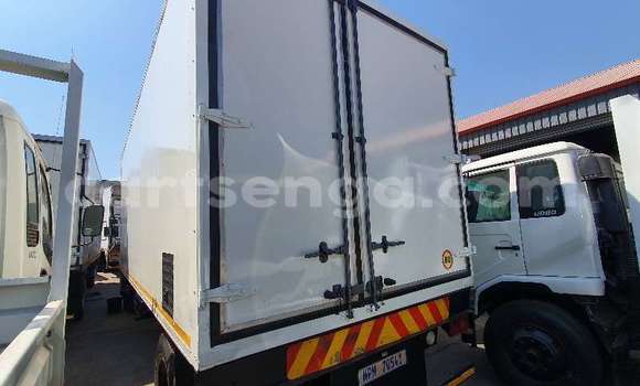 Acheter Occasion Utilitaire Nissan UD Blanc à Big Bend, Lubombo District Acheter Occasion Utilitaire Nissan UD Blanc à Big Bend, Lubombo District