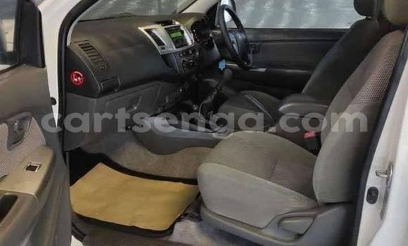 Acheter Occasion Voiture Toyota Hilux Blanc à Ngwenya, Hhohho Acheter Occasion Voiture Toyota Hilux Blanc à Ngwenya, Hhohho
