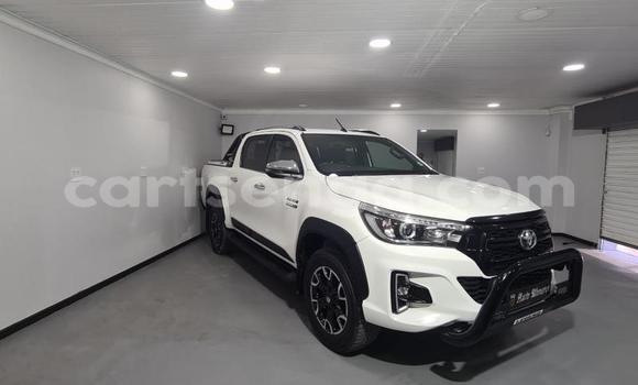 Buy Used Toyota Hilux White Car in Lobamba in Manzini