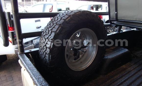 Buy Used Toyota Land Cruiser Beige Car in Ezulwini in Hhohho Buy Used Toyota Land Cruiser Beige Car in Ezulwini in Hhohho