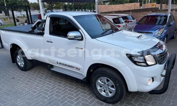 Buy Used Toyota Hilux White Car in Ezulwini in Hhohho Buy Used Toyota Hilux White Car in Ezulwini in Hhohho