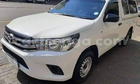 Buy Used Toyota Hilux White Car in Ezulwini in Hhohho Buy Used Toyota Hilux White Car in Ezulwini in Hhohho