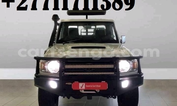 Buy Used Toyota Land Cruiser White Car in Mbabane in Manzini