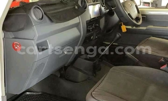 Buy Used Toyota Land Cruiser White Car in Mbabane in Manzini Buy Used Toyota Land Cruiser White Car in Mbabane in Manzini
