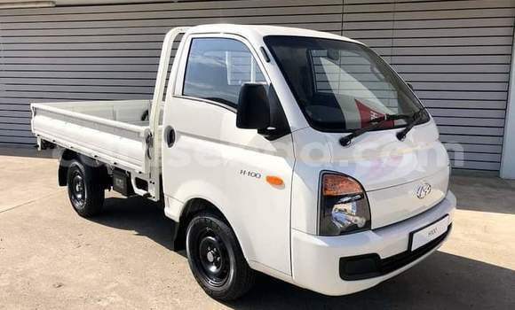 Nunua Ilio tumika Hyundai H200 White Gari ndani ya Ezulwini nchini Hhohho Nunua Ilio tumika Hyundai H200 White Gari ndani ya Ezulwini nchini Hhohho