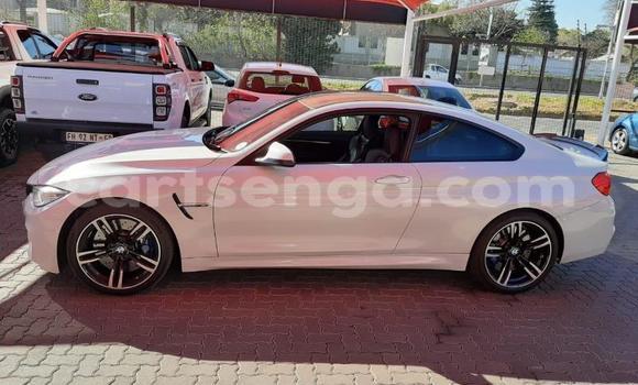 Nunua Ilio tumika BMW M4 White Gari ndani ya Big Bend nchini Wilaya ya Lubombo Nunua Ilio tumika BMW M4 White Gari ndani ya Big Bend nchini Wilaya ya Lubombo